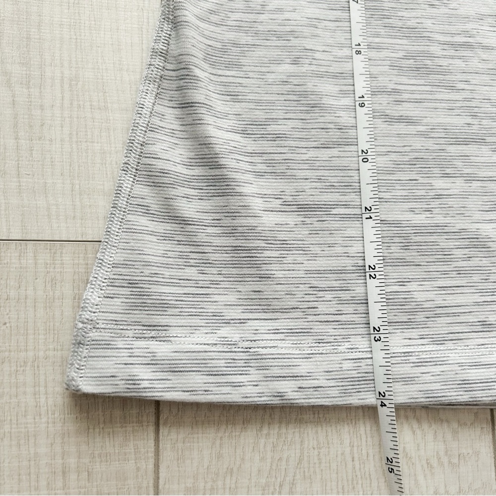 Lululemon light grey workout tank top - Picture 5 of 7
